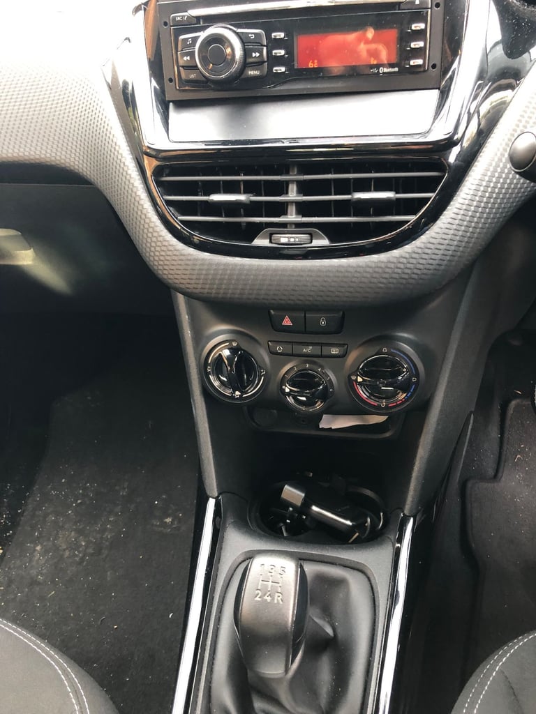 BEST OFFER PLEASE  Lady Driver Long MOT TILL OCT 2026 Peugeot, 2008,SUV/Hatchback