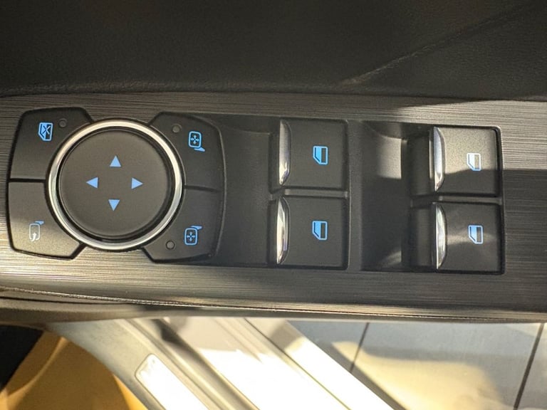 2022 Ford Kuga 2.5 Duratec 14.4kWh Vignale SUV 5dr Petrol Plug-in Hybrid CVT Euro 6 (s/s)  HATCHB...
