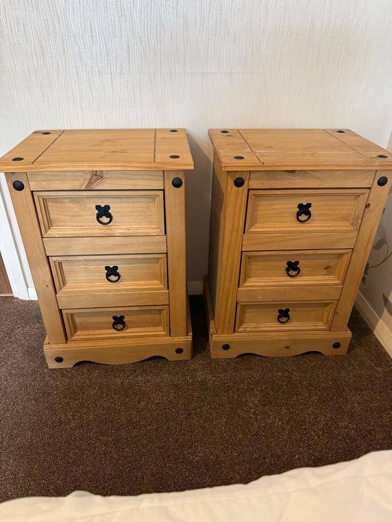 image for Nice bedside draws 