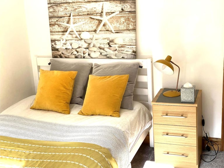 *SHORT TERM AVAIL NOW *DELIGHTFUL DOUBLE ROOM in BN1