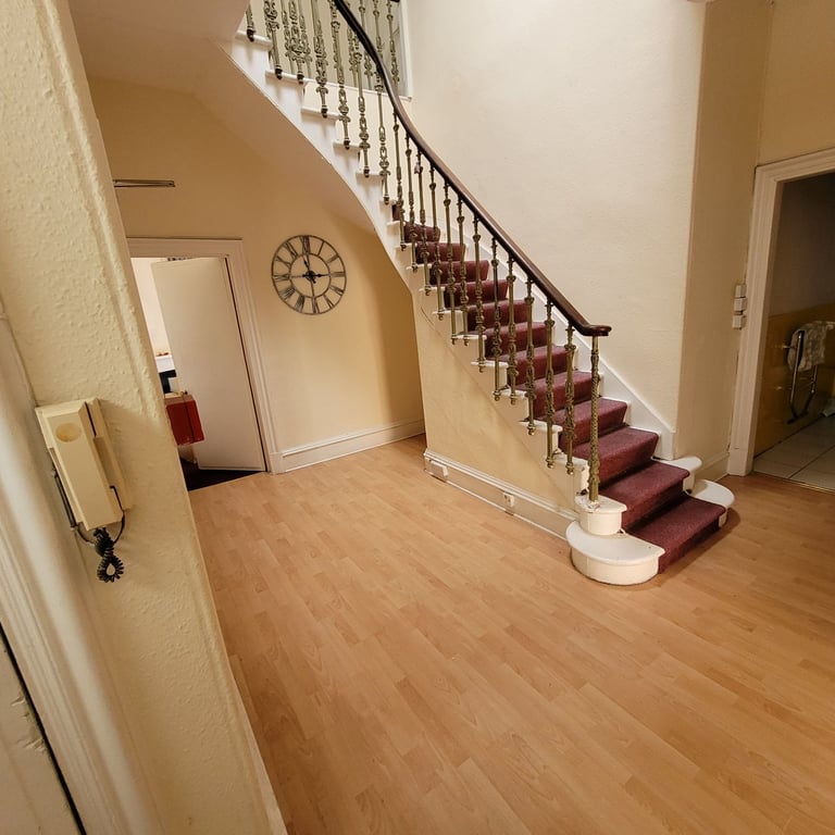 Double Room in all-female Marchmont flat 10 mins walk from university overlooking the Meadows.