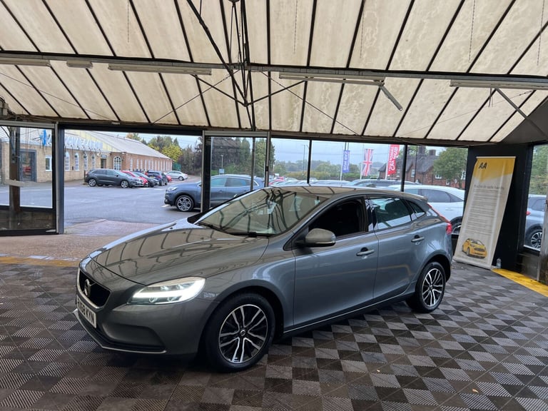 2018 Volvo V40 D3 [4 Cyl 150] Momentum Nav Plus 5dr Geartronic HATCHBACK DIESEL Automatic
