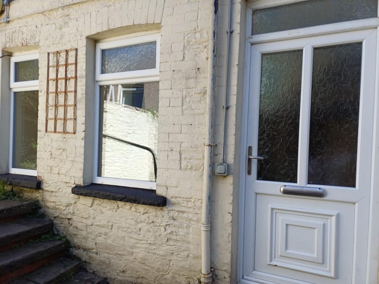 Flat To Let