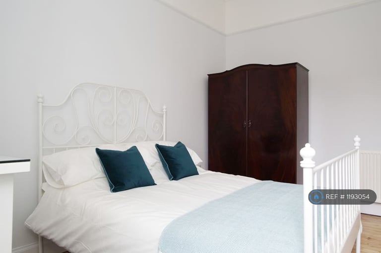 2 bedroom flat in Dundee Terrace, Edinburgh, EH11 (2 bed) (#1193054)