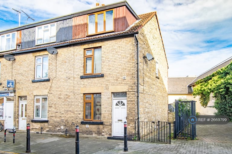 3 bedroom house in Horsefair, Wetherby, LS22 (3 bed) (#2669799)