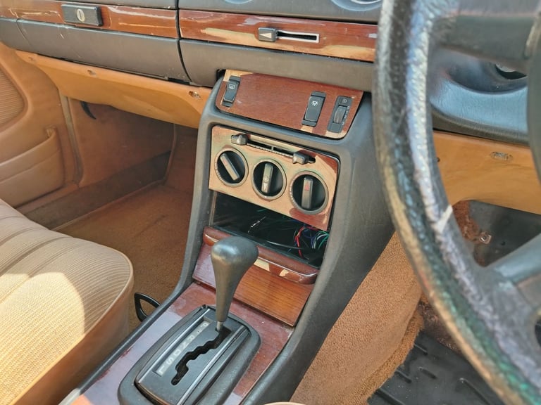 Mercedes-Benz, 200, w123 1985, 1997 (cc)