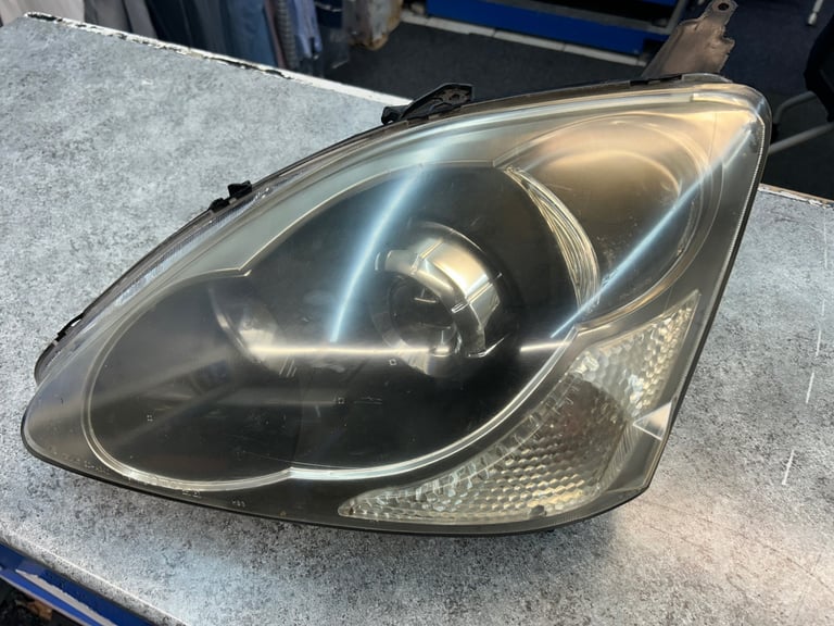 image for Honda civic 2005 passenger side headlight 