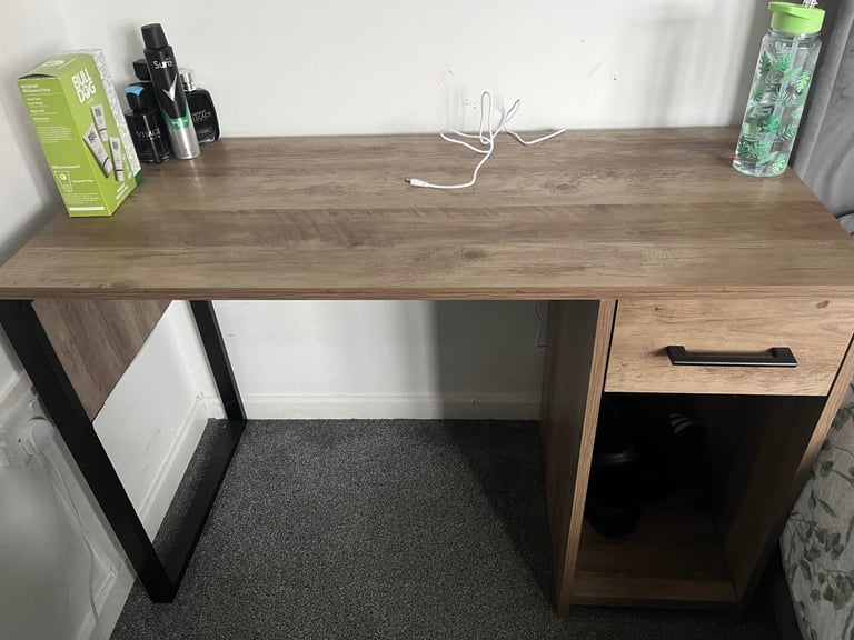 Second hand desks gumtree hotsell