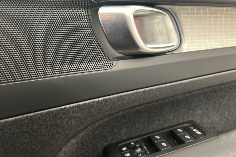 2023 Volvo XC40 Core, B3 mild hybrid, Petrol ESTATE Petrol/Electric Hybrid Automatic
