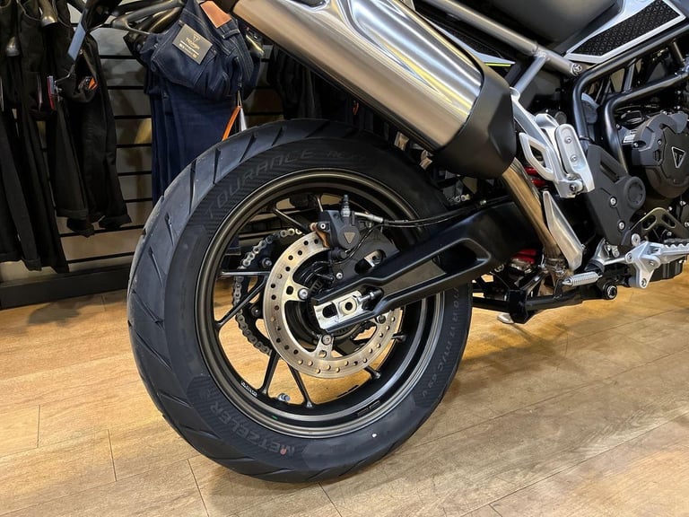 2025 Triumph Tiger 900 GT PRO STANDARD TWIN COLOUR Petrol black 6 Speed