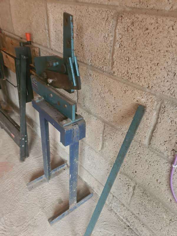 Lever guillotine - free standing.