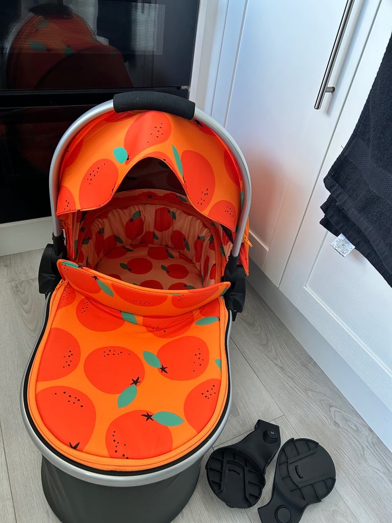 Cosatto wowee travel system