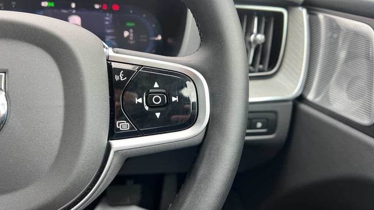 2025 Volvo XC60 2.0 T8 [455] PHEV Ultra Dark 5dr AWD Geartronic ESTATE PETROL/ELECTRIC Automatic