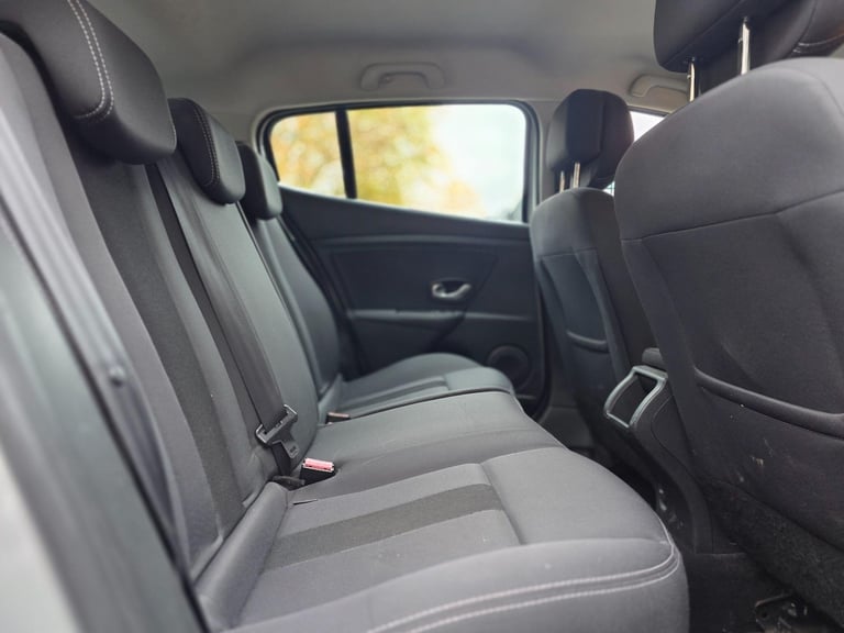 2011 Renault Megane 1.5 dCi Dynamique TomTom Euro 5 5dr HATCHBACK Diesel Manual