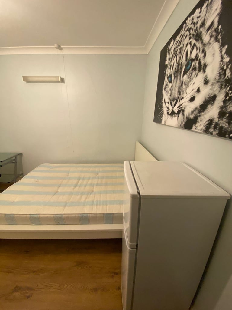 BEAUTIFUL DOUBLE ROOM FOR SINGLE PROFESSIONAL TO RENT IN HOUNSLOW 