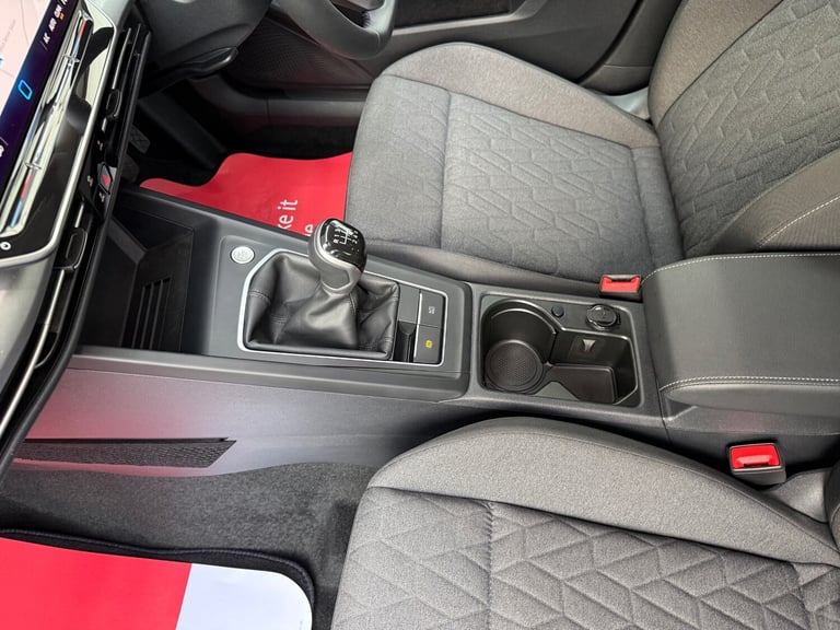 2025 Volkswagen Golf 1.5 TSI Match 5dr, UNDER 3300 MILES, MAY 2028 VOLKSWAGEN WARRANTY HATCHBACK ...