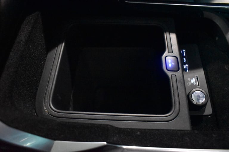 2021 Land Rover Range Rover Sport HSE SILVER+Panoramic Roof and Electric Deployable Tow Pack Esta...