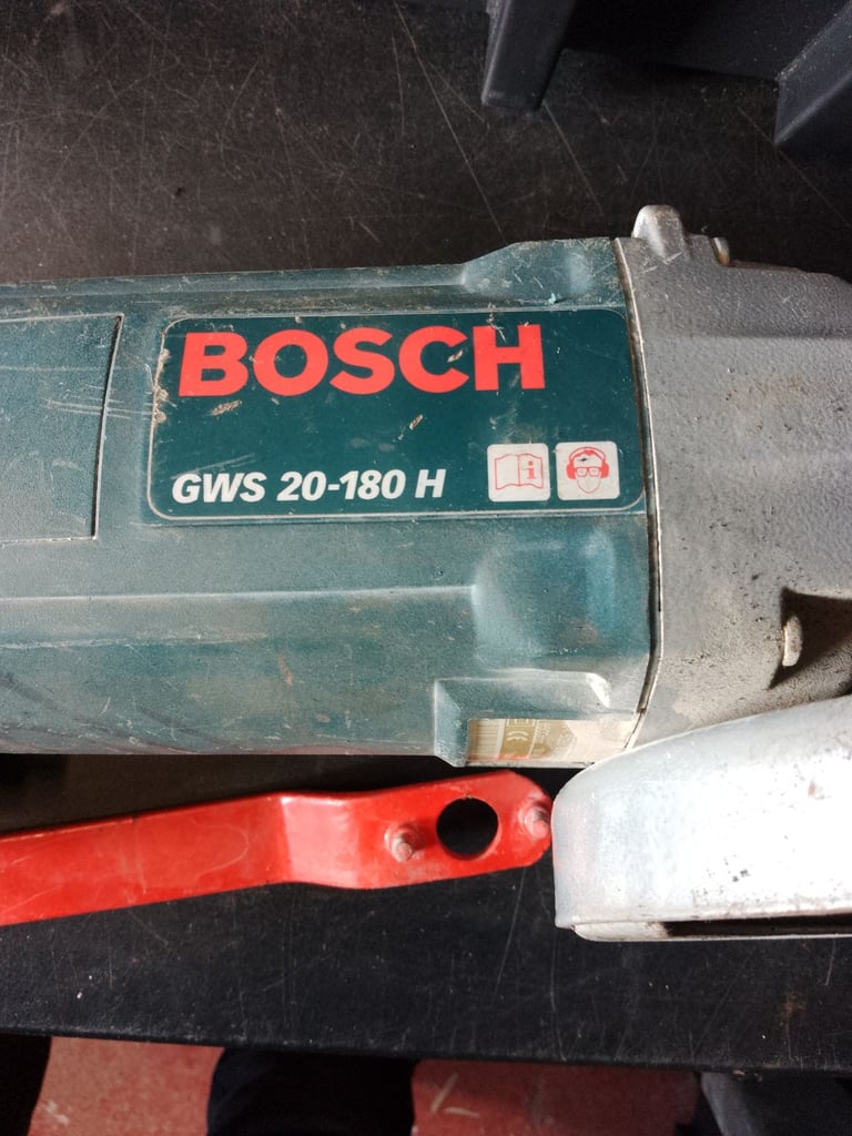 Bosch 7" Angle grinder - used
