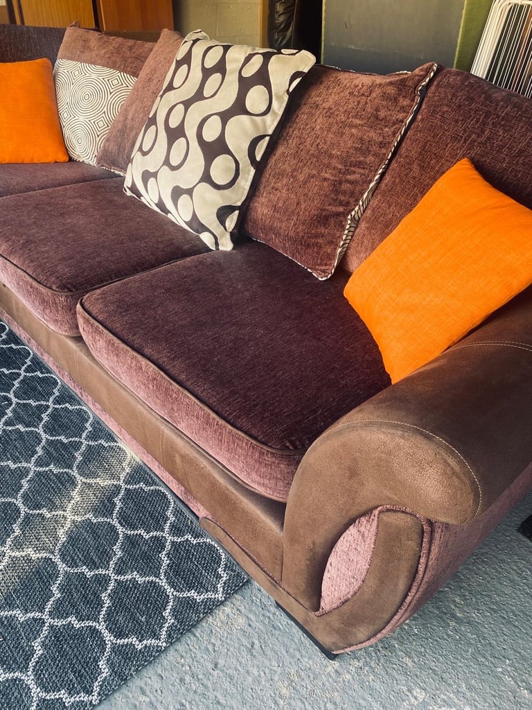 DFS CORNER SOFA VGC - DELIVERY AVAILABLE 