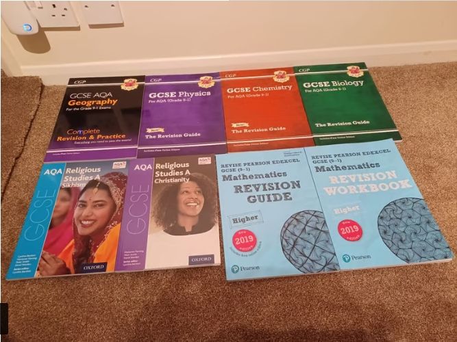 image for 8 GCSE BOOKS - EX CONDITION