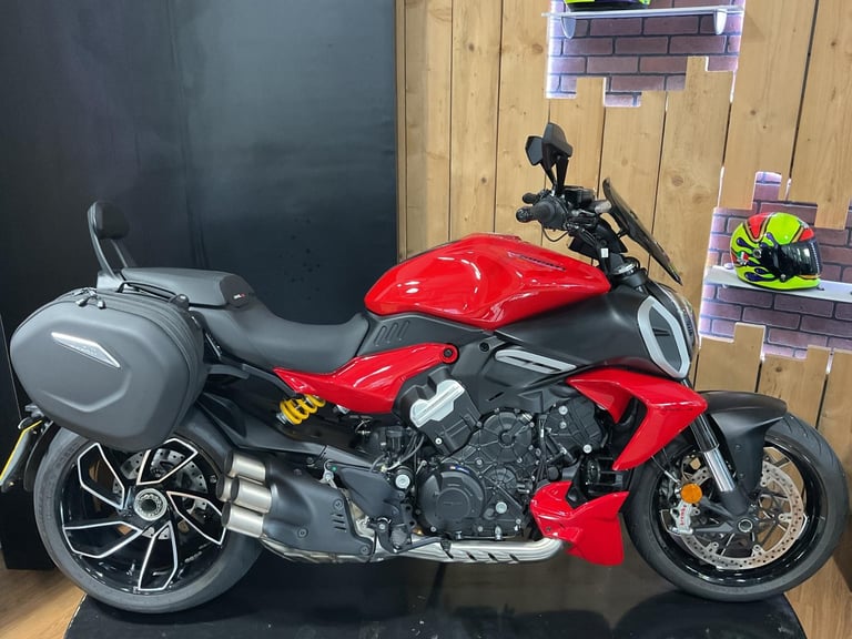 image for Ducati Diavel V4 TOURING 2024 just 3000 Miles! 1 Owner! FREE UK DELIVERY! Superb