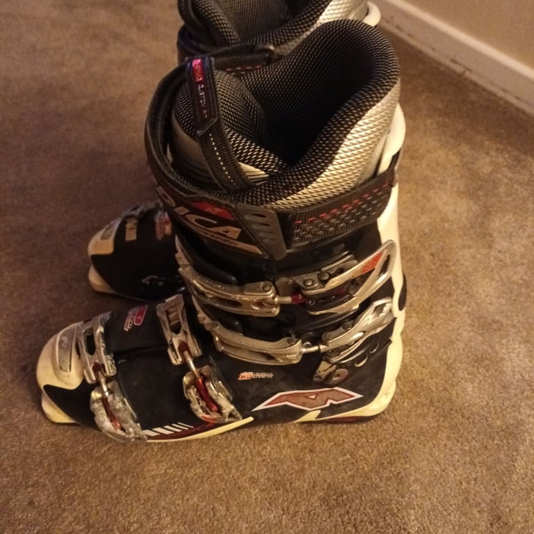 NORDICA SKI BOOTS 
