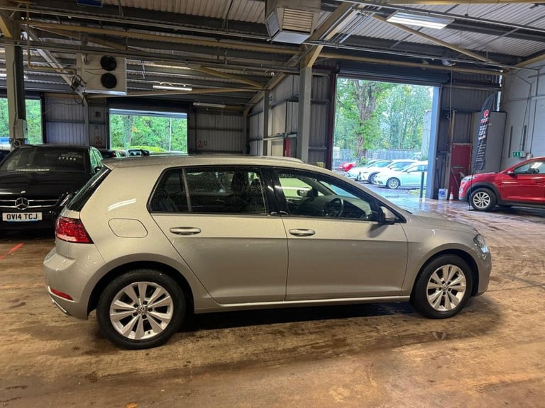2017 Volkswagen Golf 1.6 TDI SE [Nav] 5dr HATCHBACK DIESEL Manual