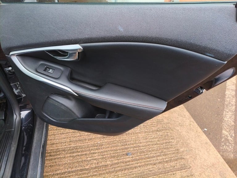 Volvo V40 D2 CROSS COUNTRY LUX