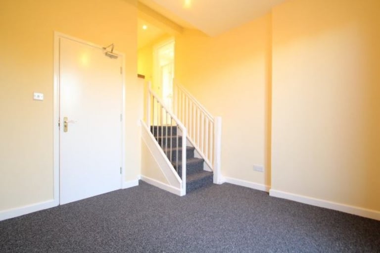 Chain Free! Hane Estate Agents offer a Freehold 1st and 2nd floor 4 room bedsit HMO investment. 