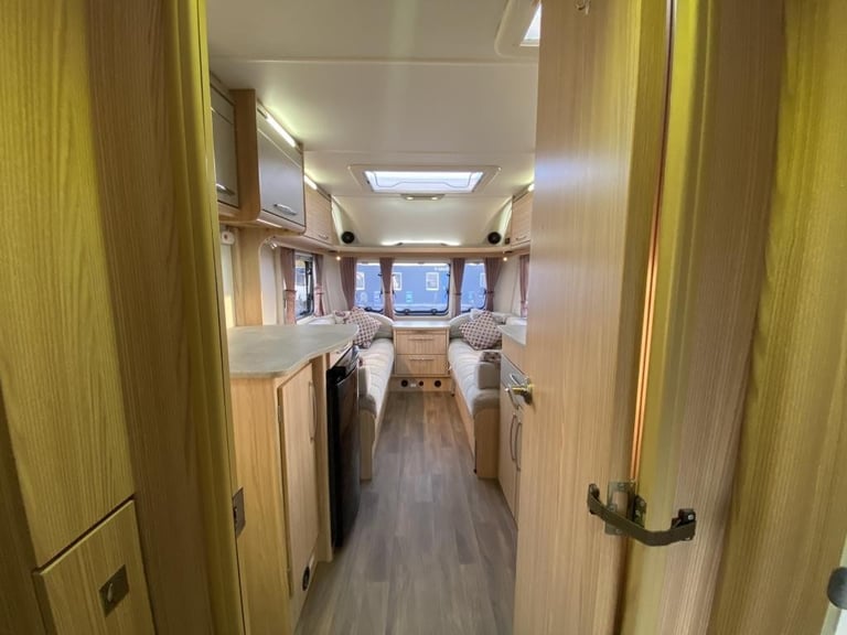 2015 COACHMAN VISION 450/2 DESIGN EDITION LUXURY CARAVAN