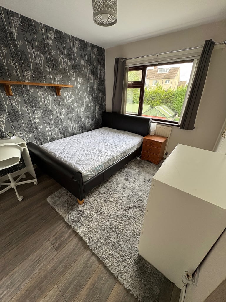 ✨ Room for Rent – Great Location! ✨