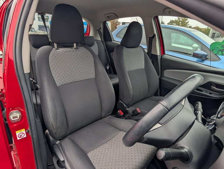 2015 Toyota Yaris 1.3 Icon Vvt-i 5 Door Petrol Hatchback 1 Owner FMDSH Hatchback Petrol Manual