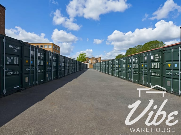 Affordable and Secure Storage Containers in Docklands – E16