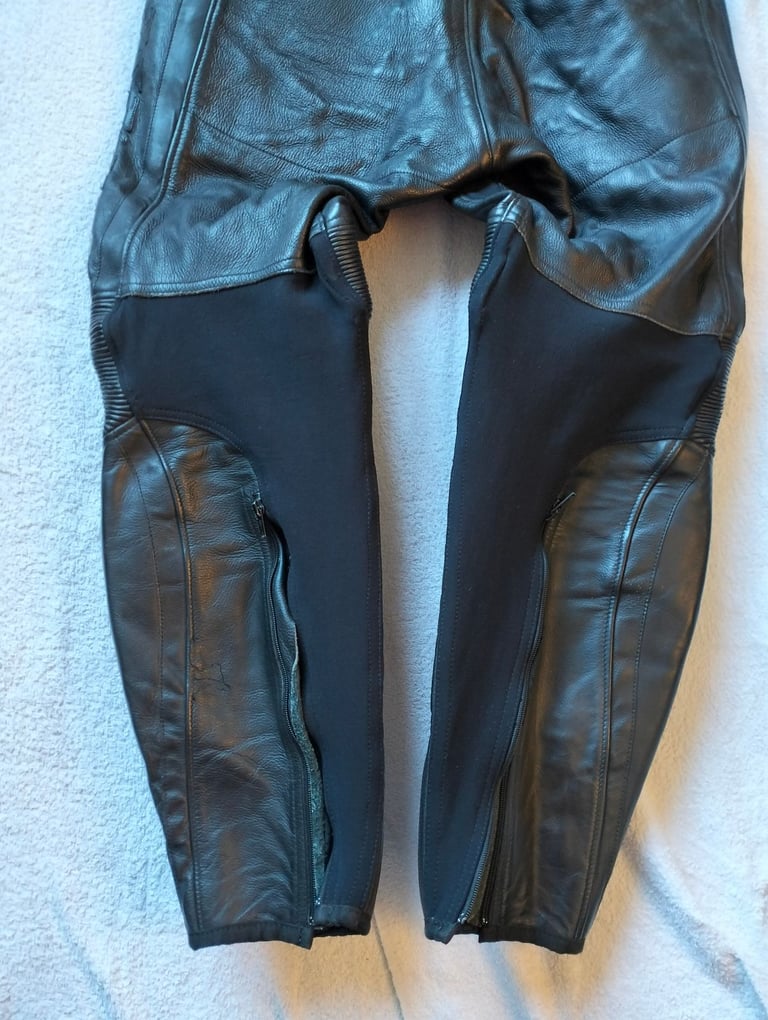 Dainese Mens Motorcycle Leather Trousers S 32" W EU 50 shin & knee armour