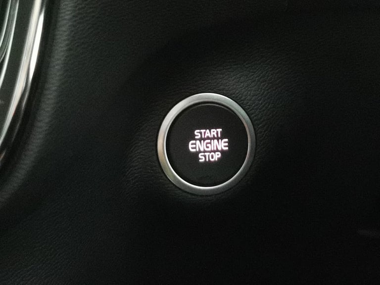 2022 Volvo XC40 2.0 B3P Plus Dark 5dr Auto ESTATE PETROL Automatic