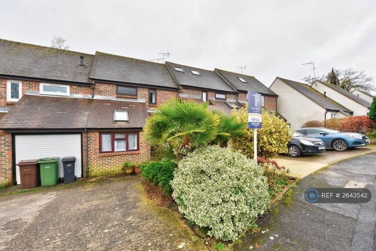 image for 3 bedroom house in The Close, Henley-On-Thames, RG9 (3 bed) (#2643542)