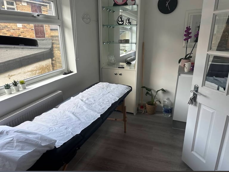 Beauty room in beauty clinic available for rent aesthetic/ therapy /massage 