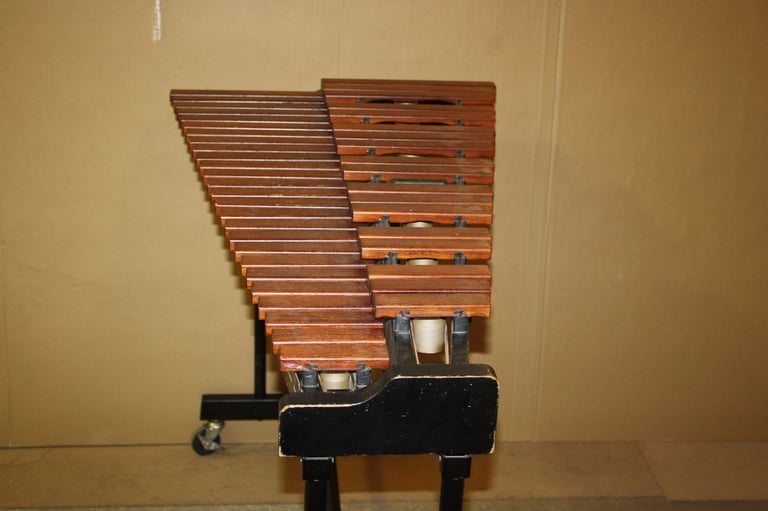 Yamaha YX-135 Standard Xylophone With Resonators 3 1/2 Octaves + Padauk Tone Bars ~ £700 ono