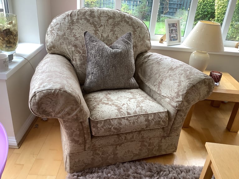 Beautiful Marks & Spencer 2 seat sofa & 2 Chairs