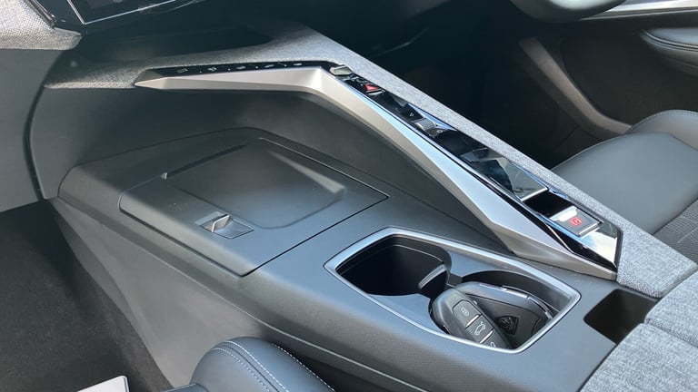 2025 Peugeot 3008 73kWh GT SUV 5dr Electric Auto (210 ps) SUV Electric Automatic