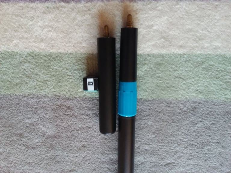 Snooker cue - 1 piece ash - cue extender - mini butt and 2 x 1 piece black alluminium clasp case