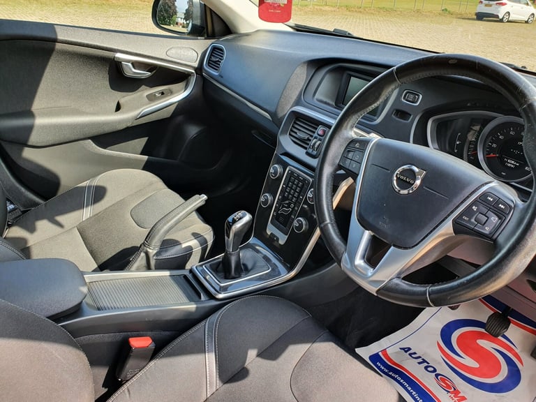 2017 Volvo V40 D2 [120] Momentum 5dr HATCHBACK Diesel Manual