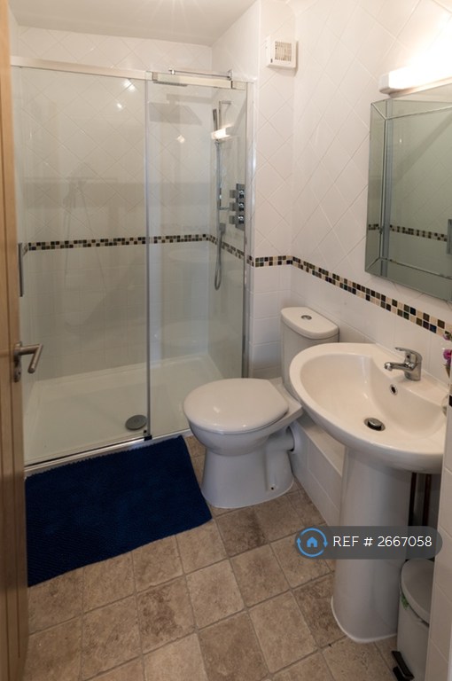 3 bedroom flat in Pilots Point, Totland Bay, PO39 (3 bed) (#2667058)