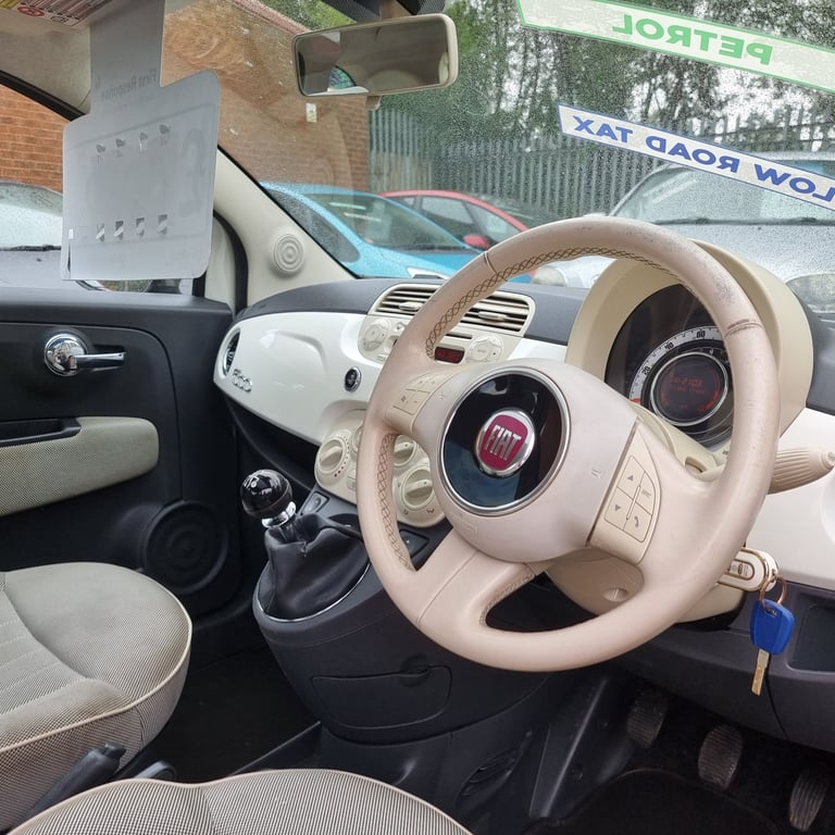 FIAT 500 LOUNGE 1.2 PETROL MODEL YEAR 2010 £35 ROAD TAX PER YEAR& ULEZ FREE LONG MOT GREAT CAR!!!