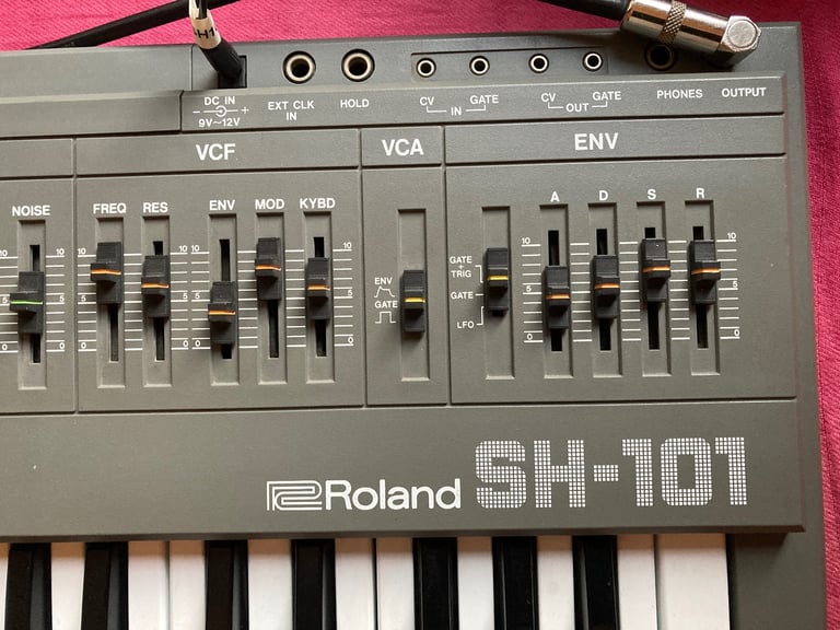 Roland SH101