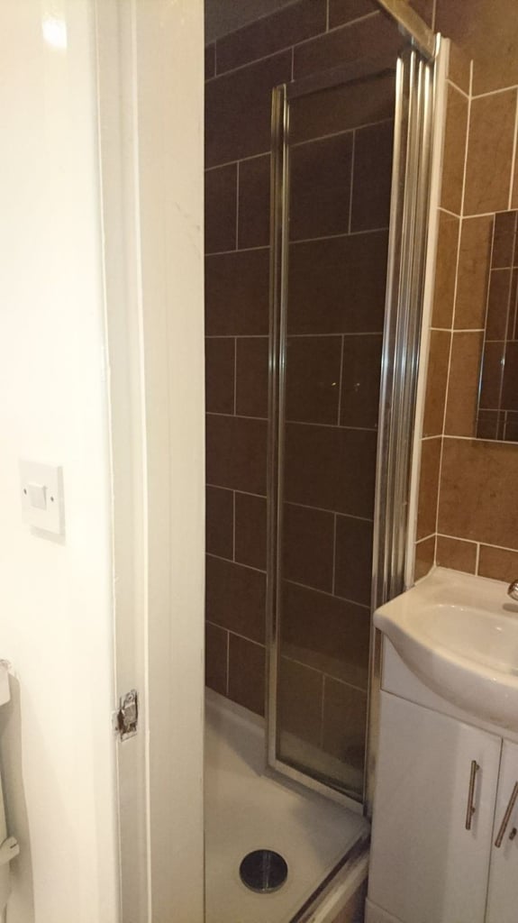 BEAUTIFUL GARDEN STUDIO  FLAT FOR SINGLE PROFESSIONAL IN HOUNSLOW CENTRAL