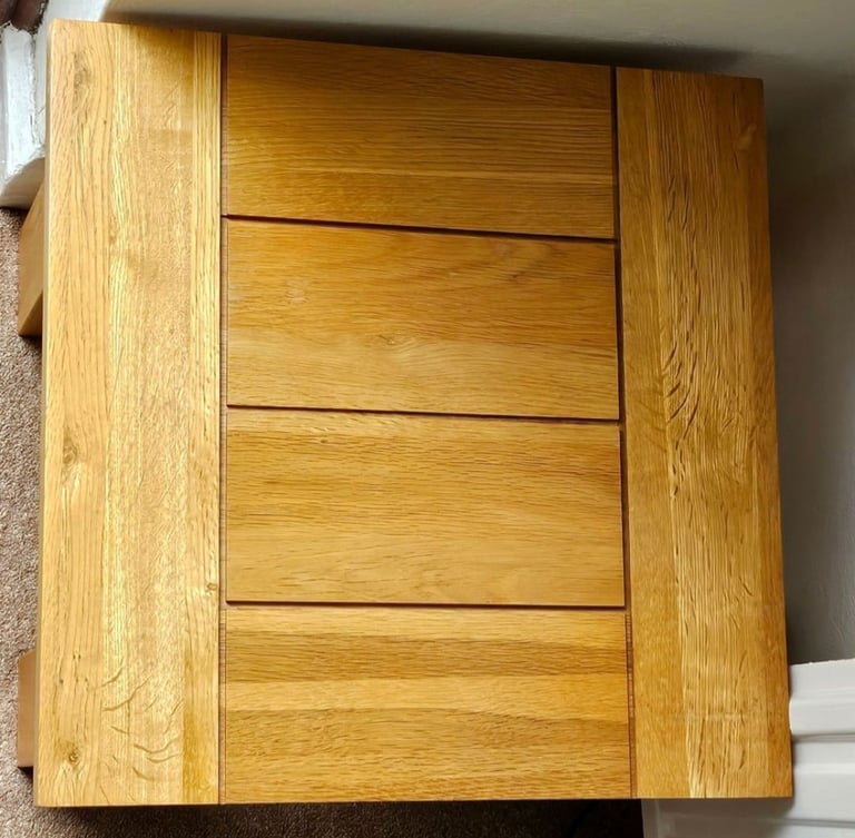 Oak Furnitureland 100% SOLID OAK WOOD Small Side Table - Quick Sale!