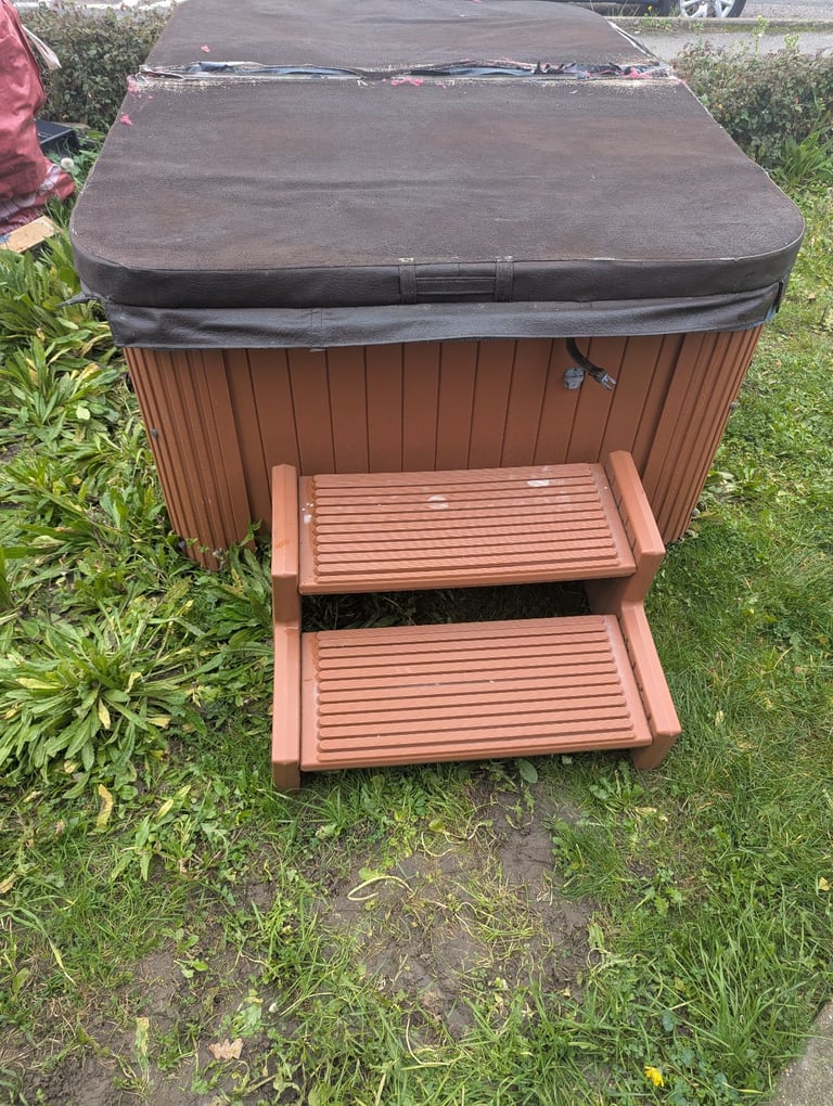 Hot tub Free delivery 50 Mile radius 