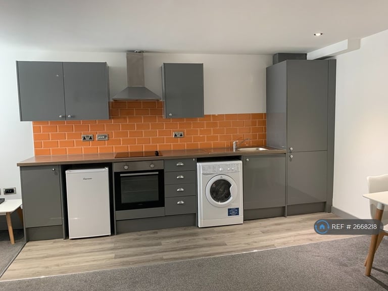 1 bedroom flat in Bed Springfield House, Barnsley, S70 (1 bed) (#2668218)