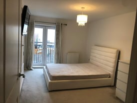  king-size Ensuite room in the heart of Grays